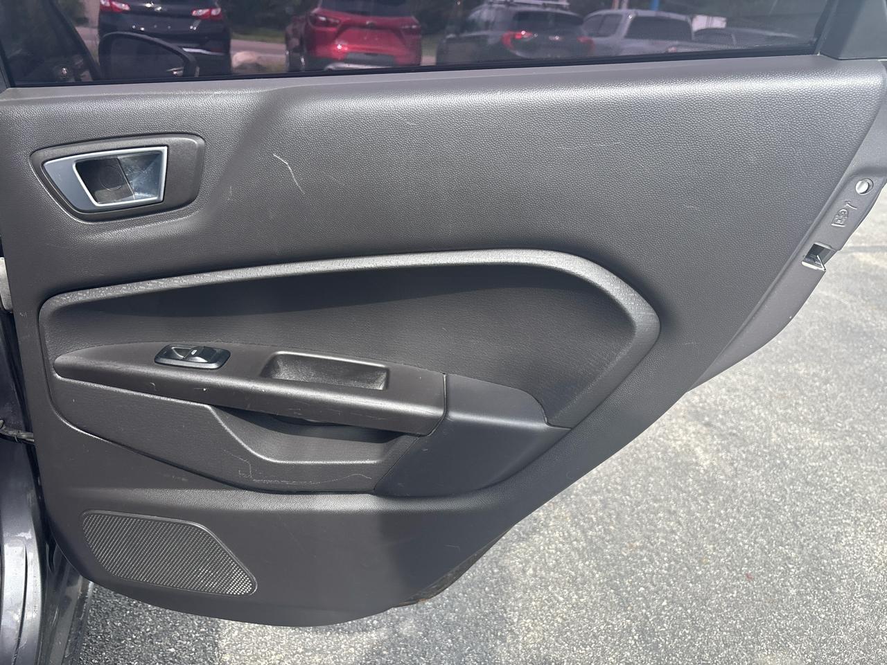 Ford Fiesta 4dr Sdn SE 2014