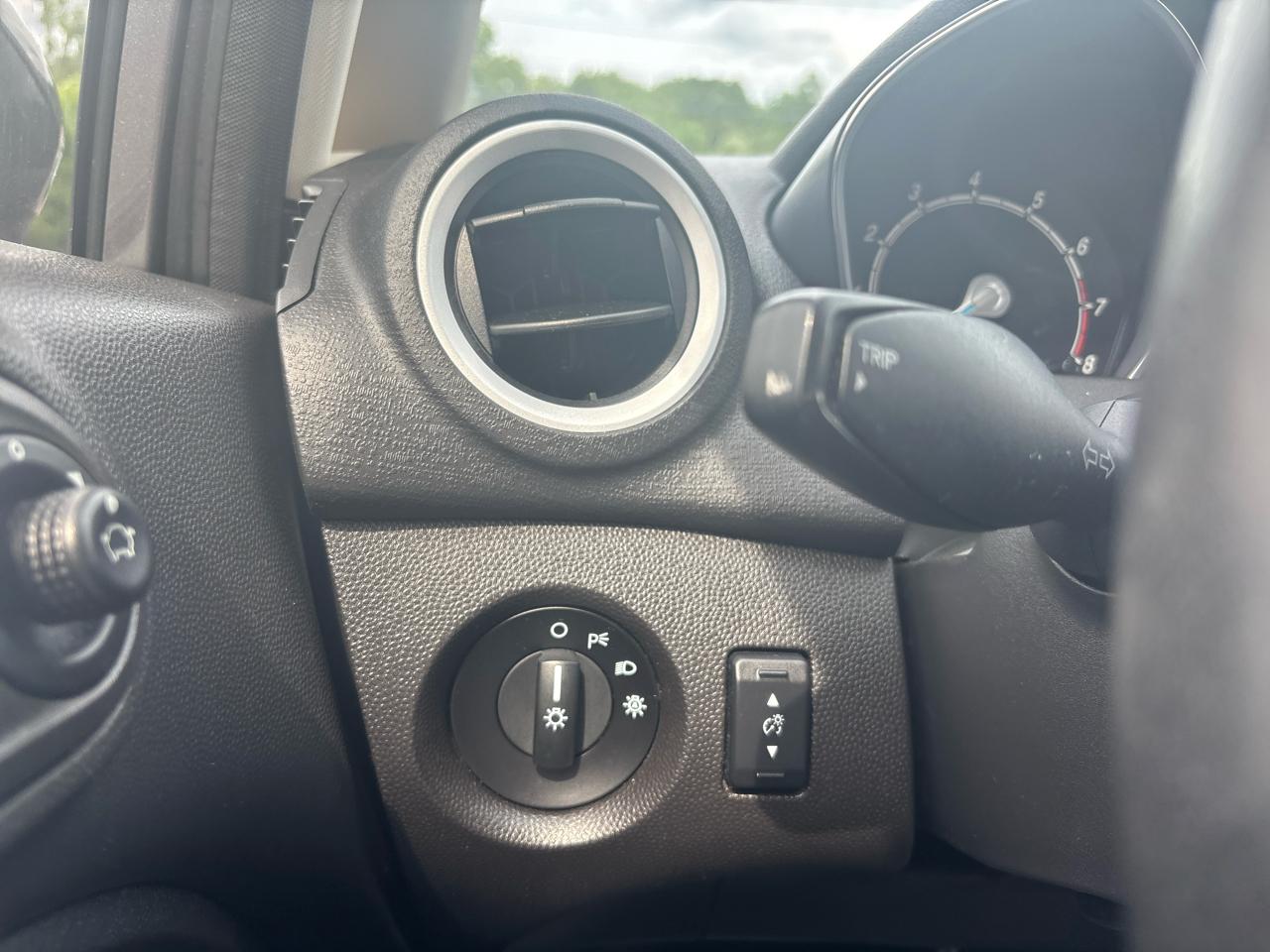 Ford Fiesta 4dr Sdn SE 2014