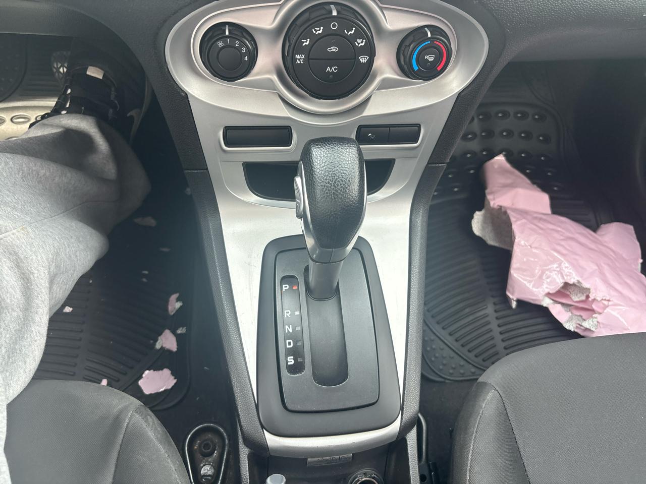 Ford Fiesta 4dr Sdn SE 2014