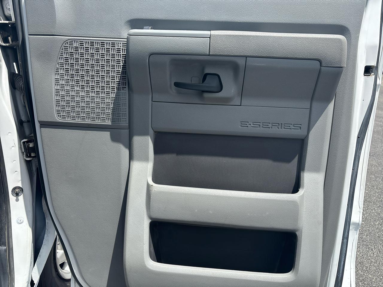 Ford Econoline Cargo Van E-250 Recreational 2011