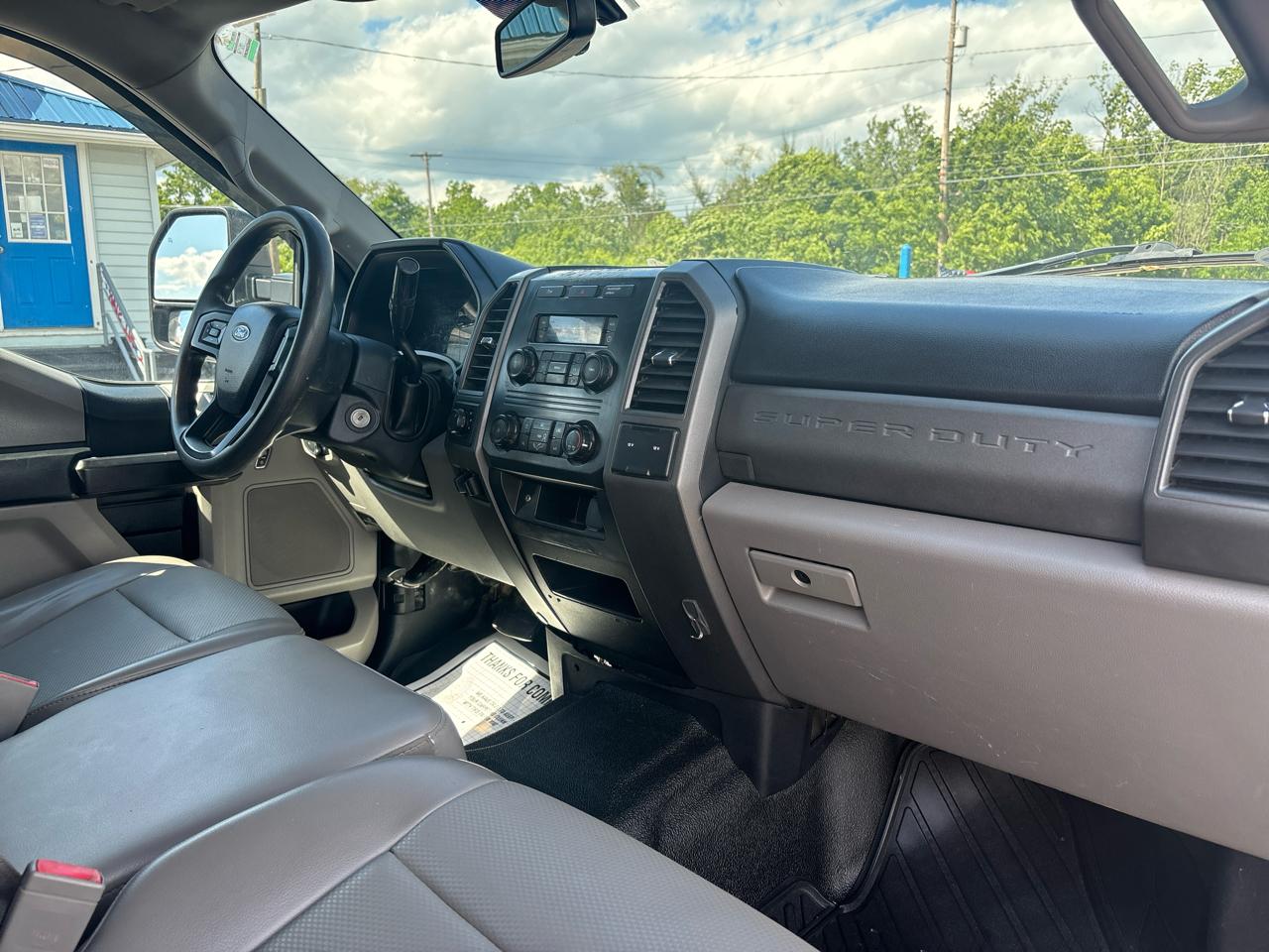 Ford Super Duty F-250 SRW XL 4WD Crew Cab 8' Box 2019