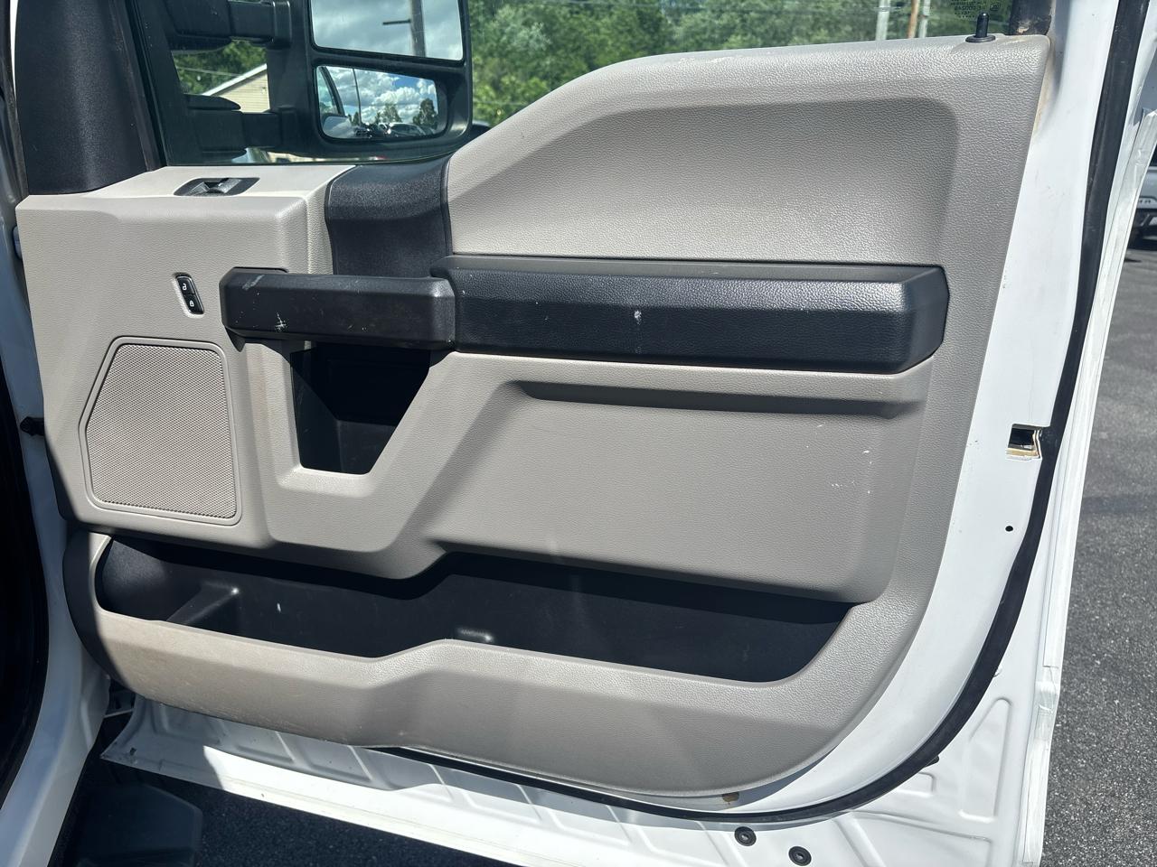 Ford Super Duty F-250 SRW XL 4WD Crew Cab 8' Box 2019
