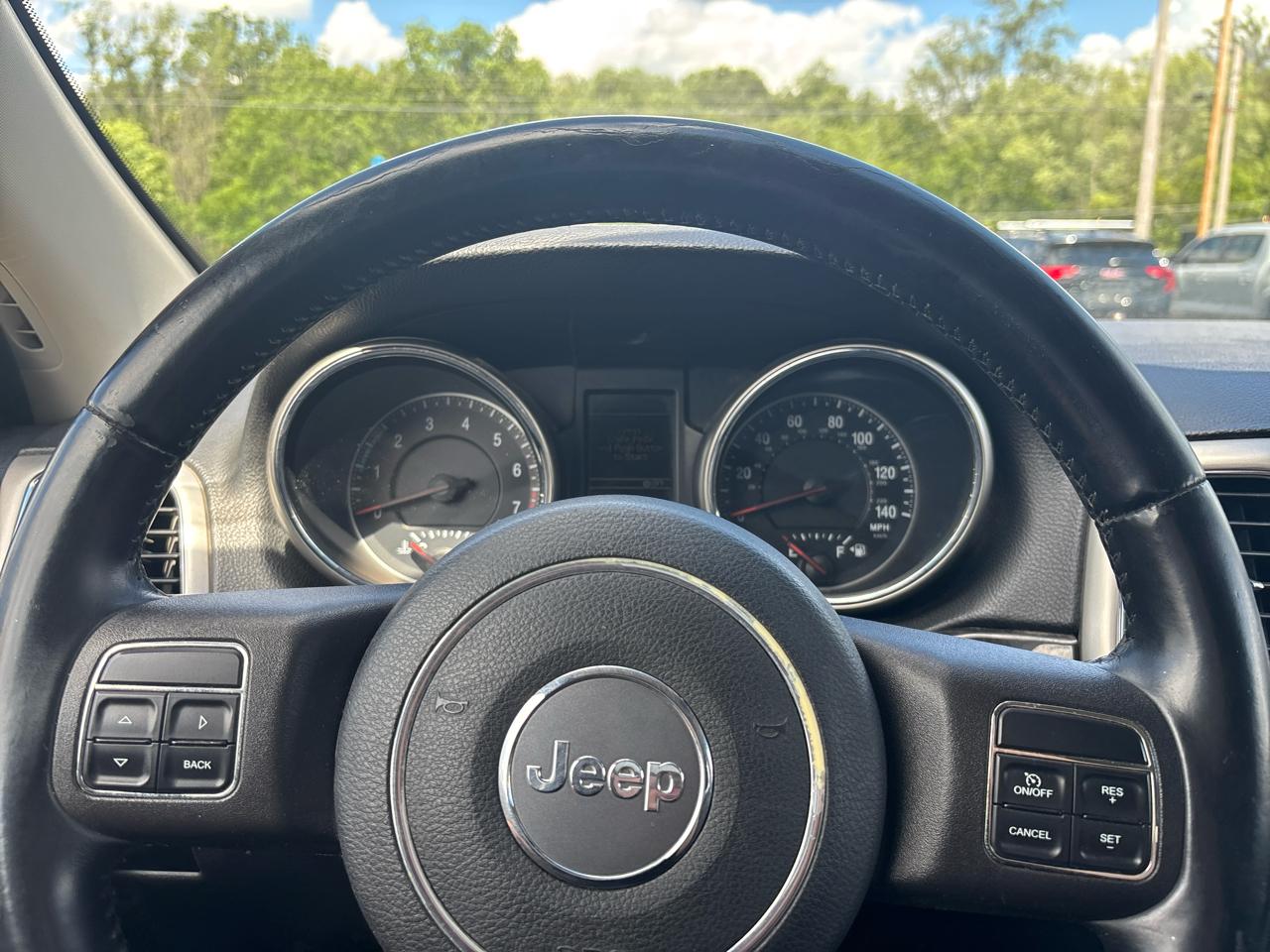 Jeep Grand Cherokee 4WD 4dr Laredo 2012