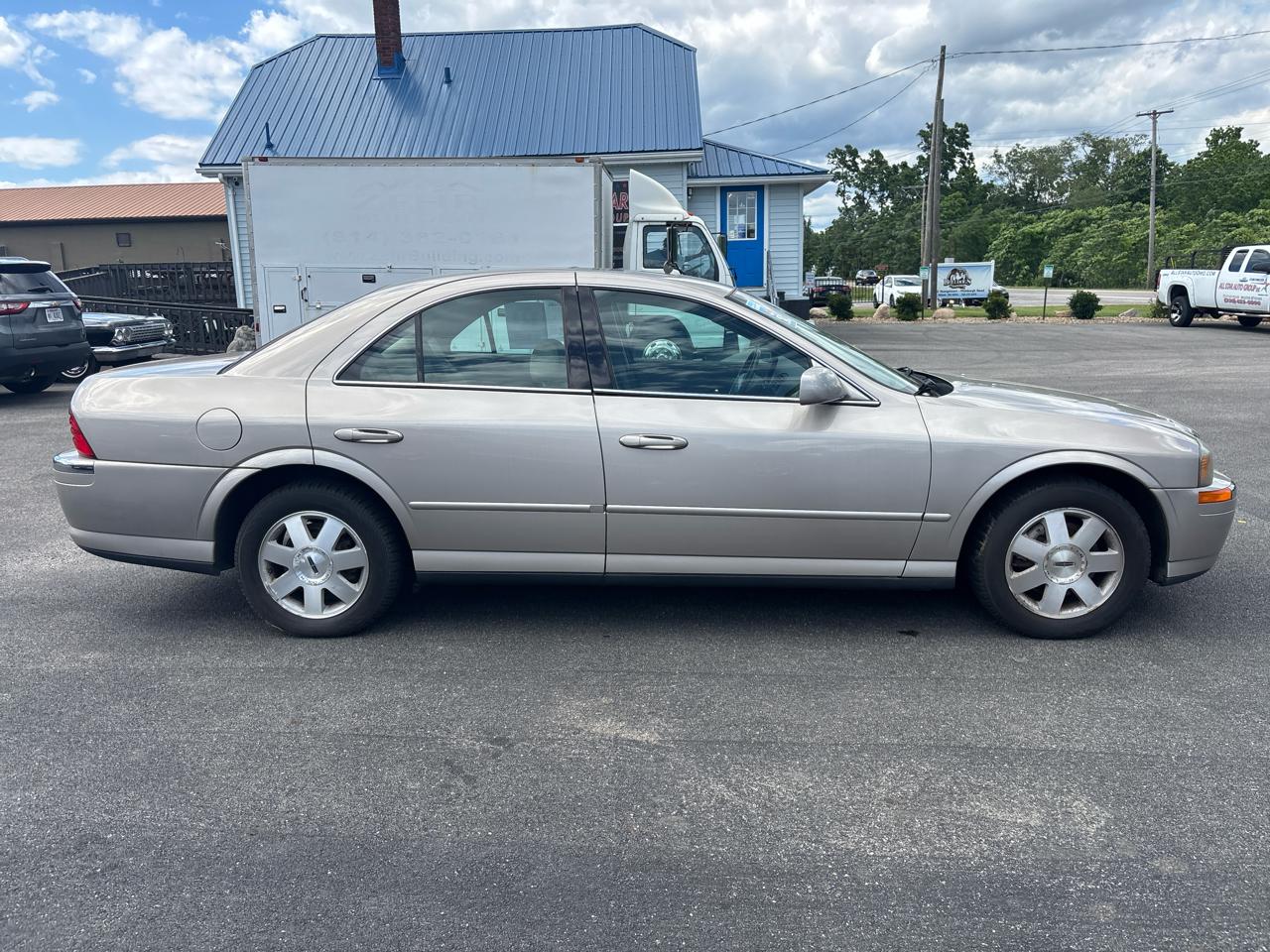 Lincoln LS 4dr Sdn V6 Auto w/Convenience Pkg 2002