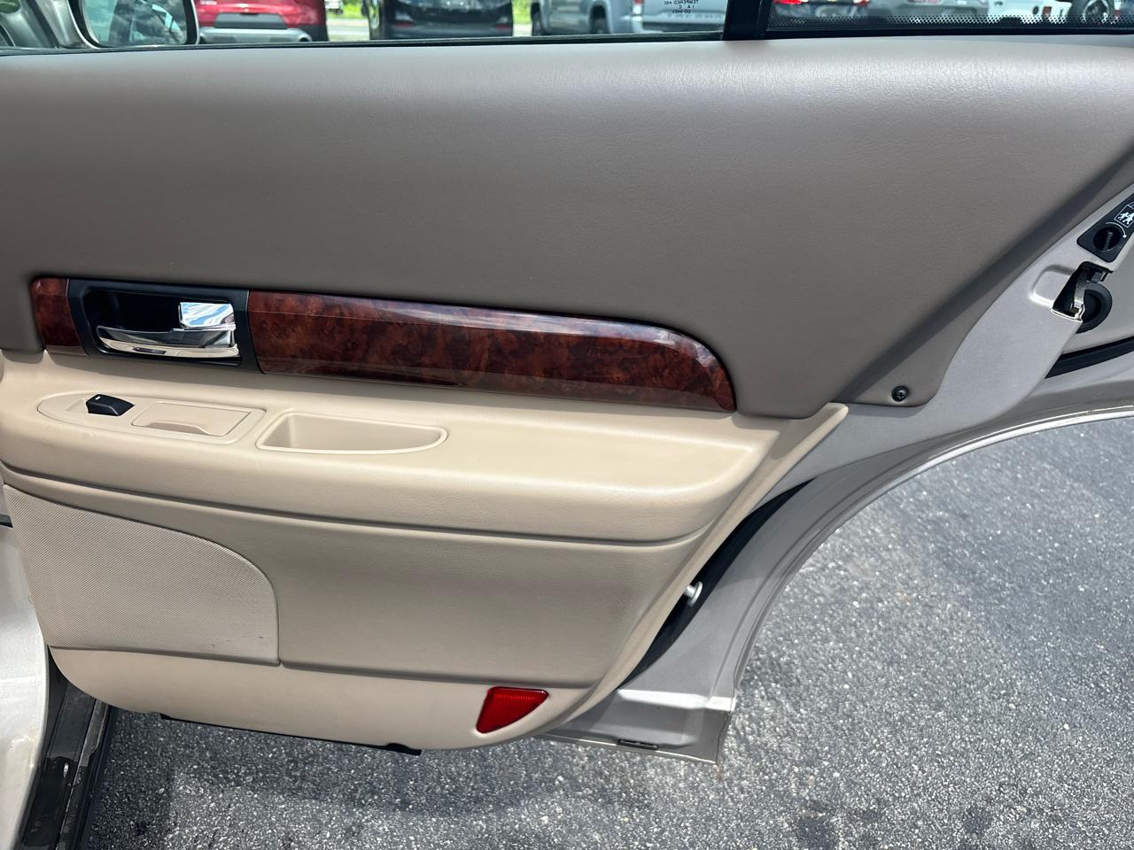 Lincoln LS 4dr Sdn V6 Auto w/Convenience Pkg 2002