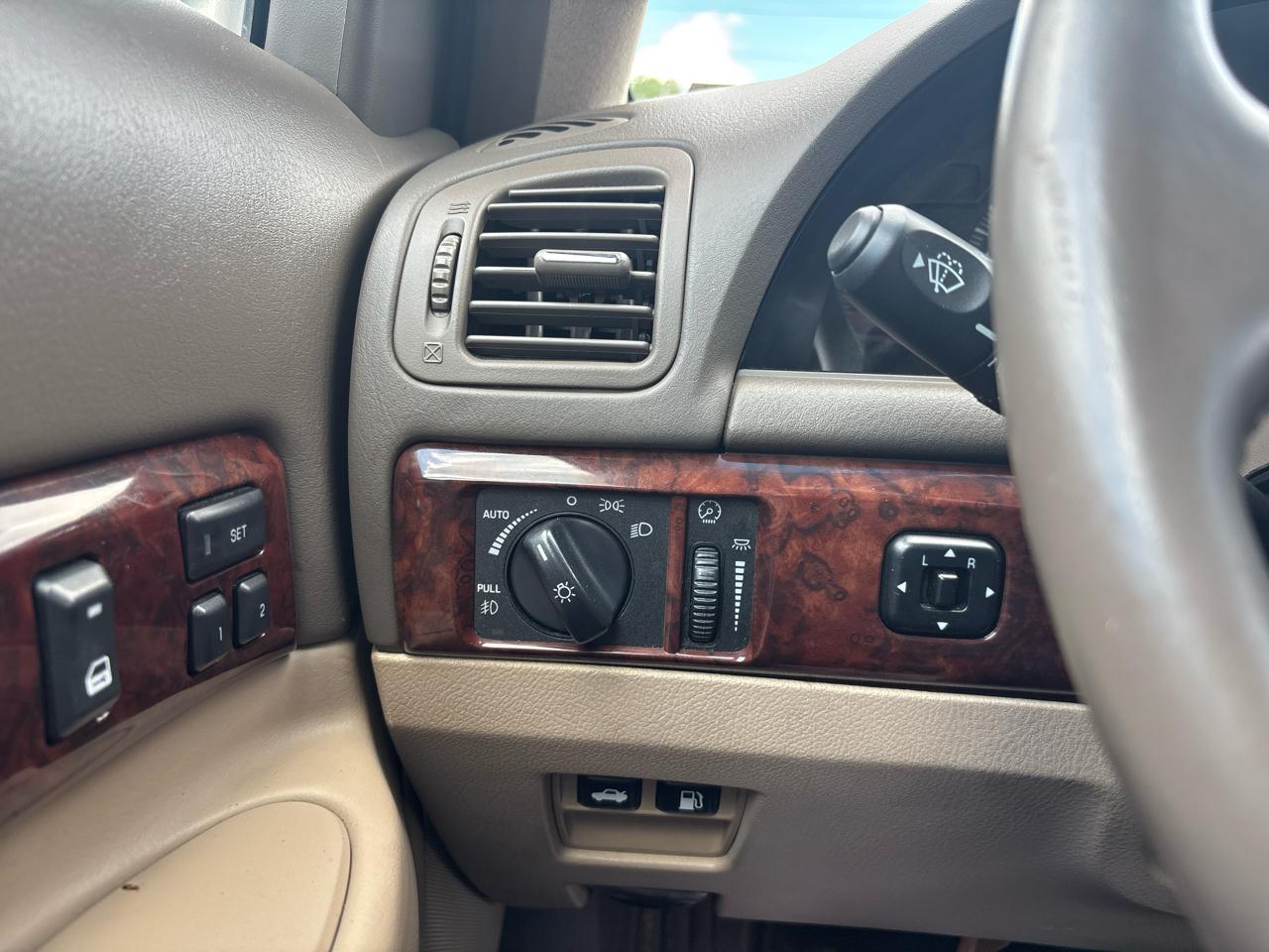 Lincoln LS 4dr Sdn V6 Auto w/Convenience Pkg 2002