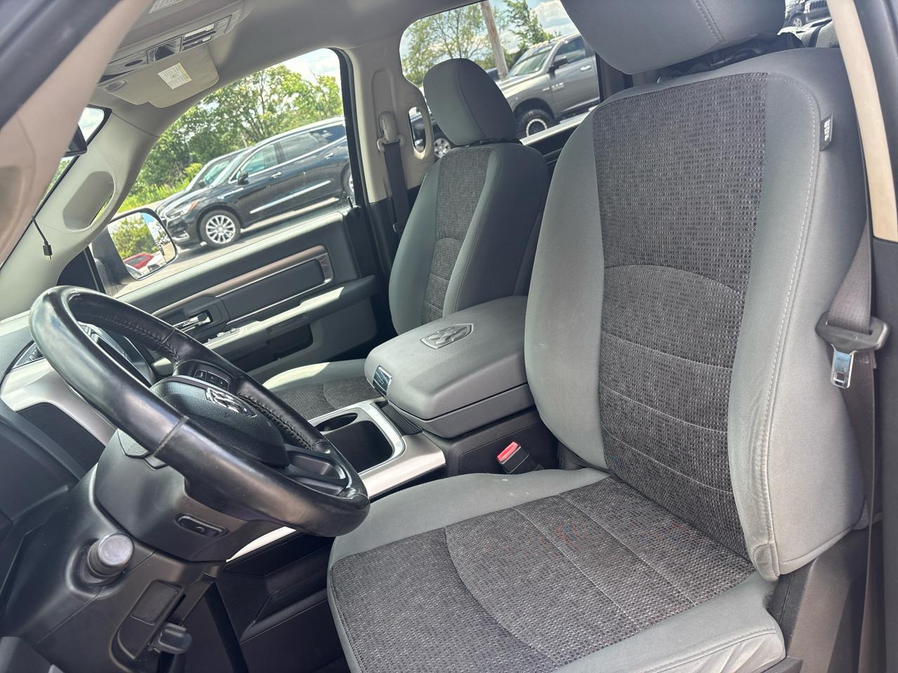 RAM 1500 Big Horn 4x4 Crew Cab 6'4" Box 2017