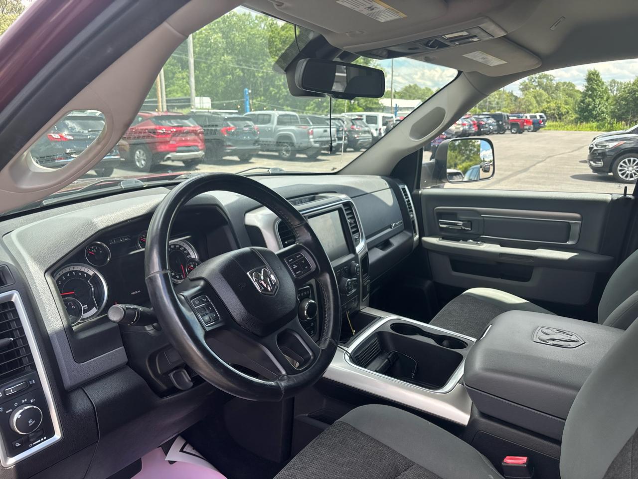 RAM 1500 Big Horn 4x4 Crew Cab 6'4" Box 2017
