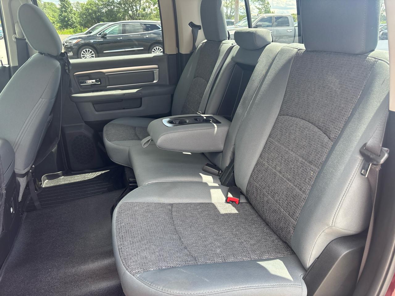 RAM 1500 Big Horn 4x4 Crew Cab 6'4" Box 2017