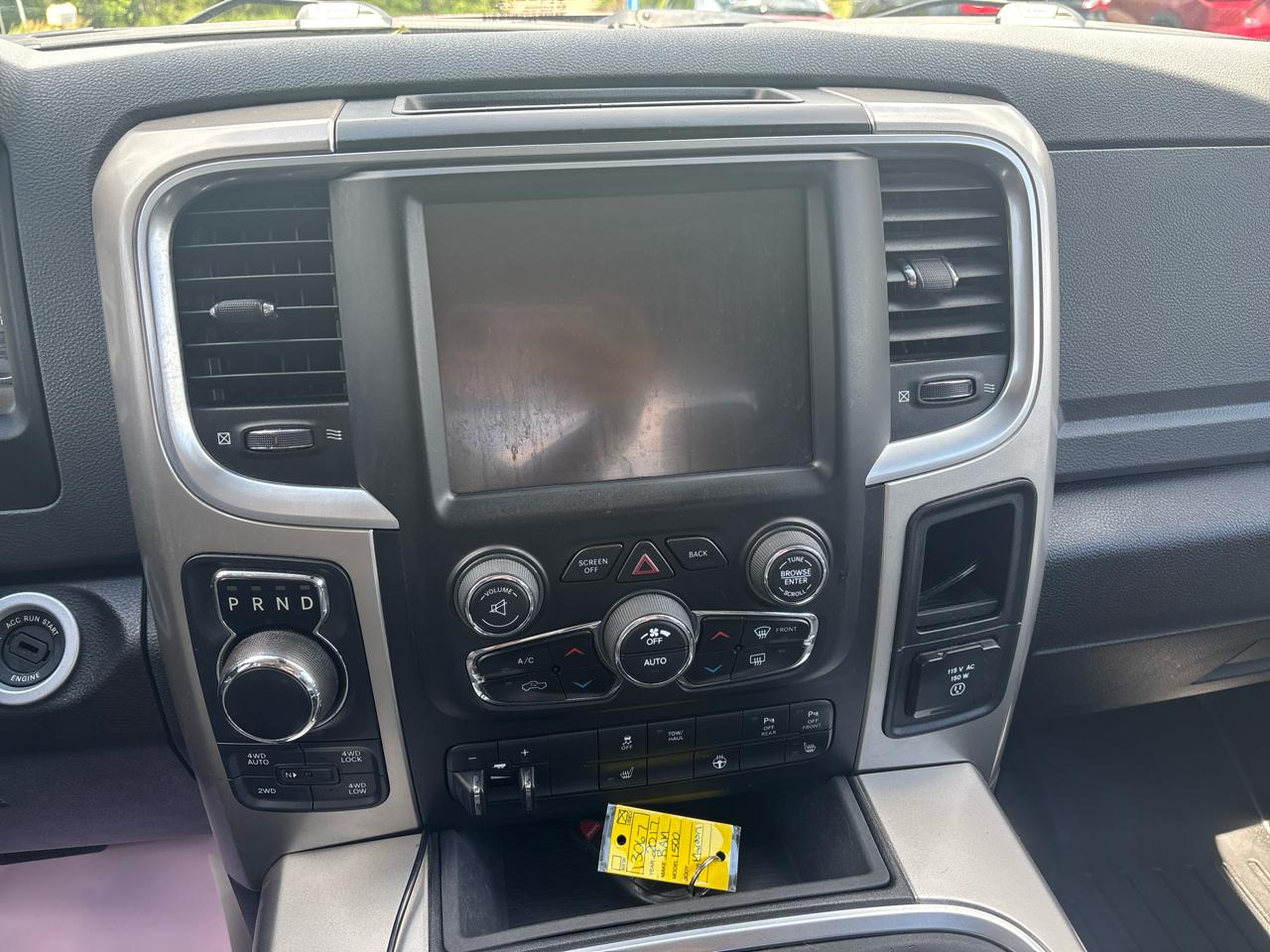 RAM 1500 Big Horn 4x4 Crew Cab 6'4" Box 2017