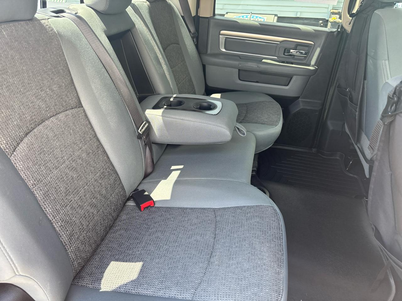 RAM 1500 Big Horn 4x4 Crew Cab 6'4" Box 2017
