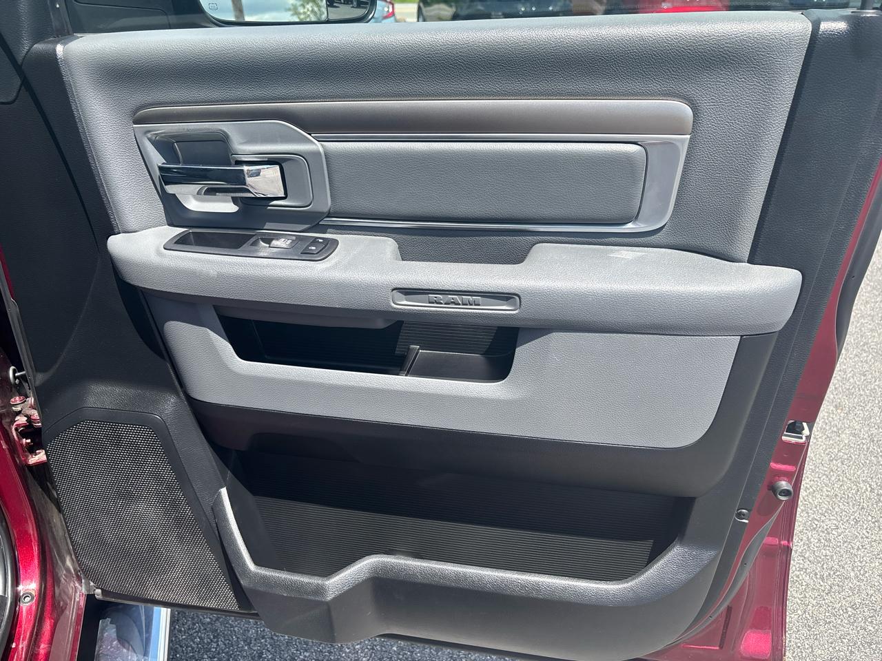 RAM 1500 Big Horn 4x4 Crew Cab 6'4" Box 2017