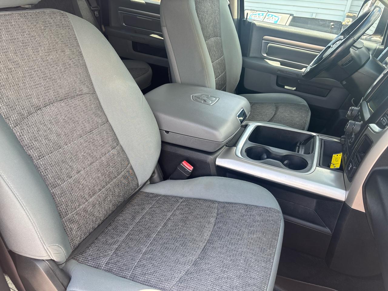RAM 1500 Big Horn 4x4 Crew Cab 6'4" Box 2017