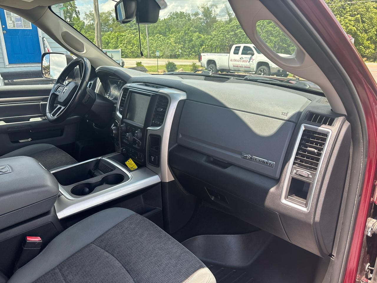 RAM 1500 Big Horn 4x4 Crew Cab 6'4" Box 2017