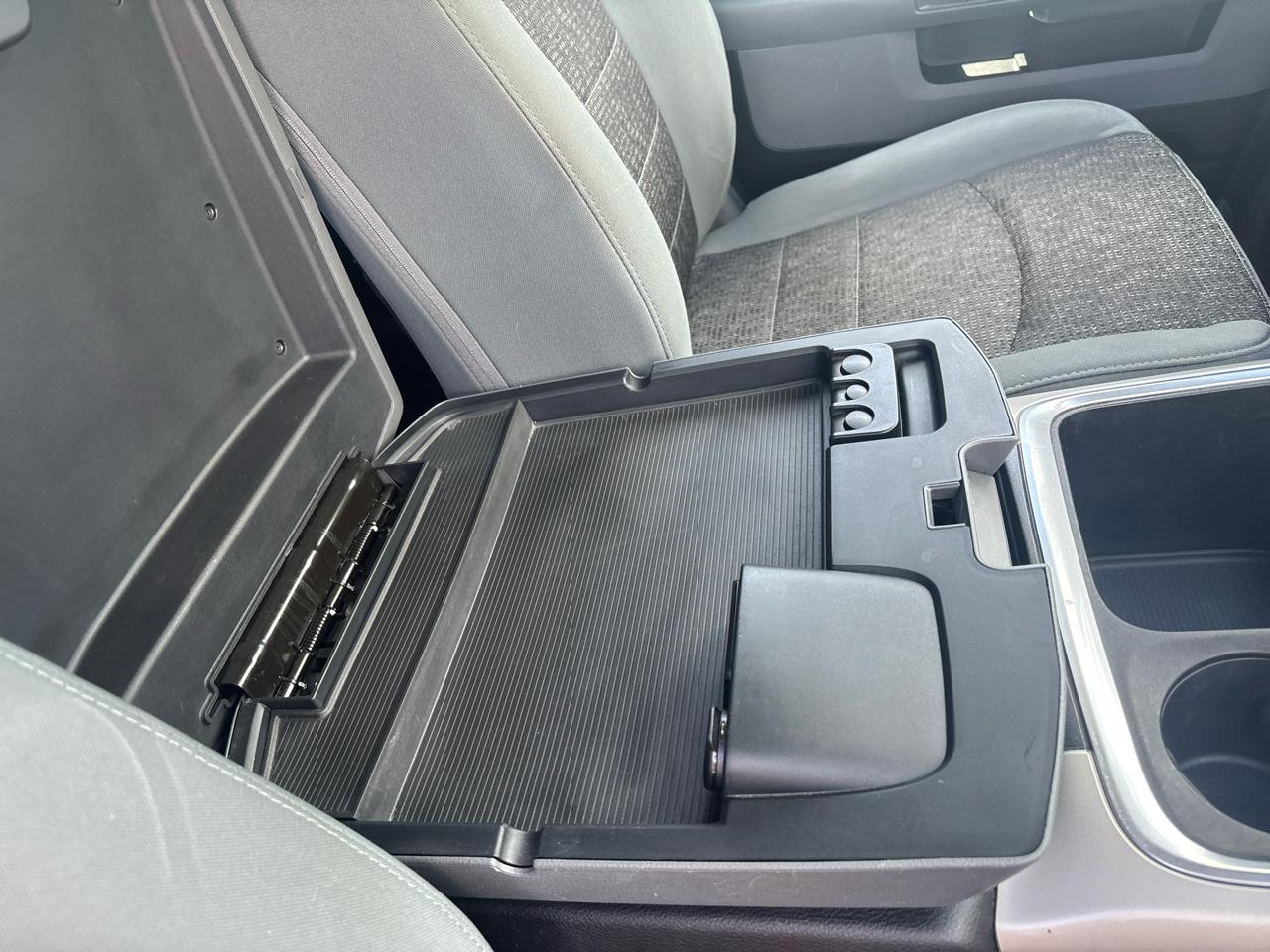 RAM 1500 Big Horn 4x4 Crew Cab 6'4" Box 2017