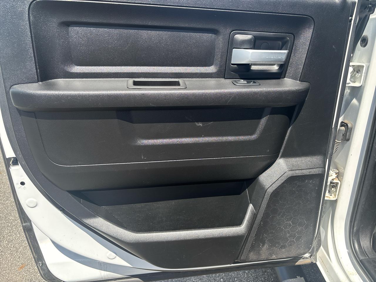 RAM 3500 Chassis Cab Tradesman 2WD Crew Cab 60" CA 172.4" WB 2019
