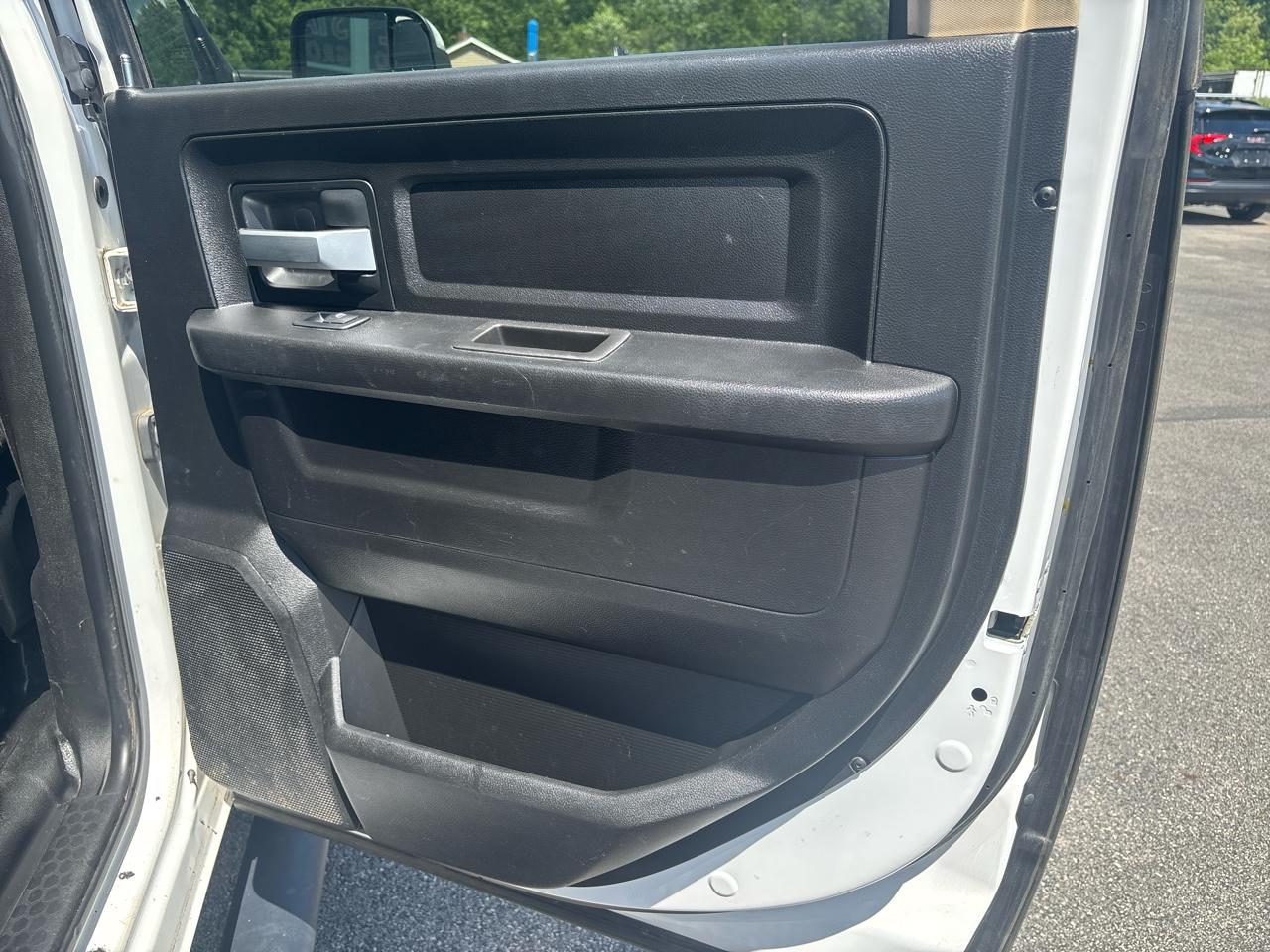 RAM 3500 Chassis Cab Tradesman 2WD Crew Cab 60" CA 172.4" WB 2019
