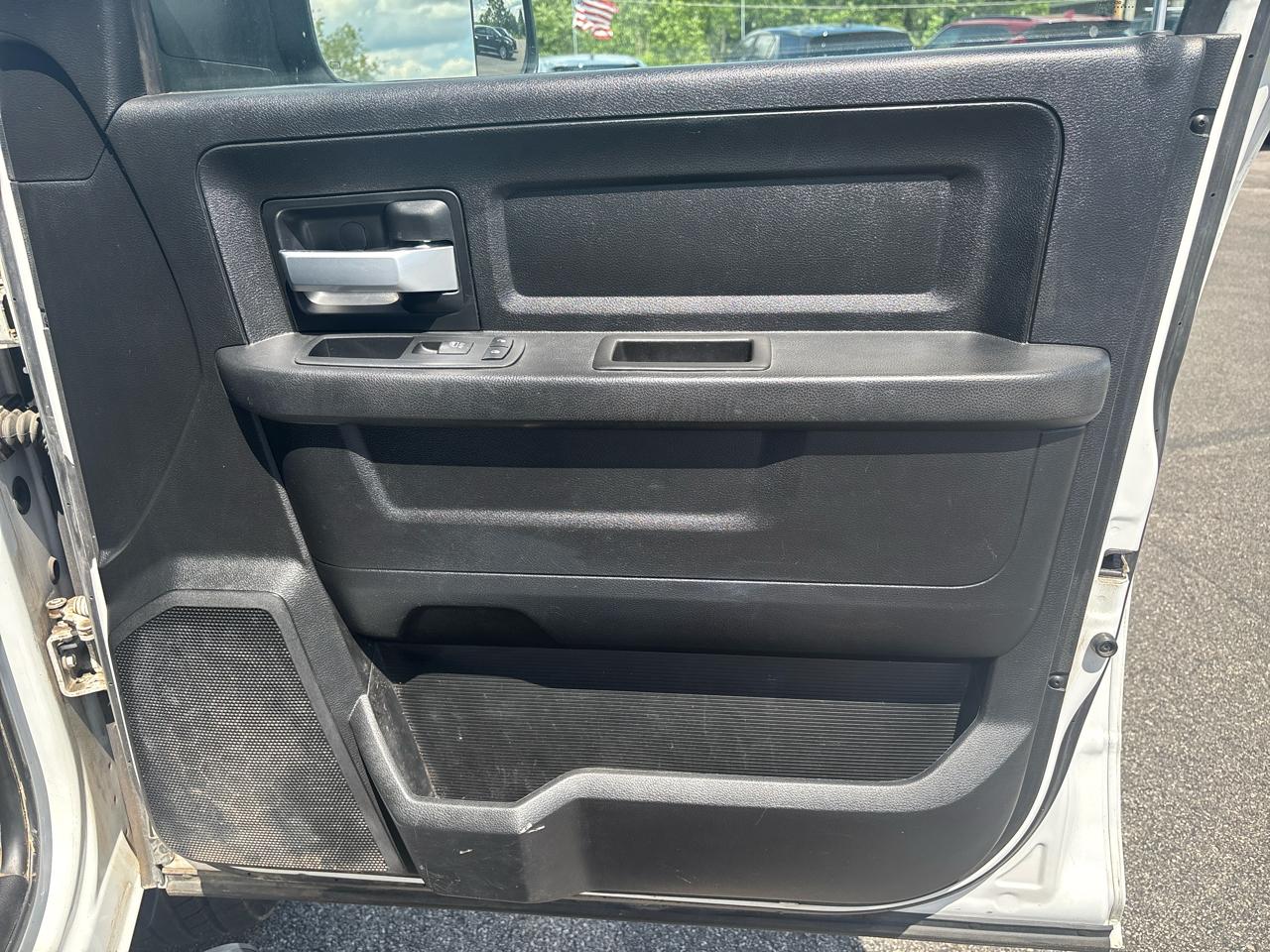 RAM 3500 Chassis Cab Tradesman 2WD Crew Cab 60" CA 172.4" WB 2019