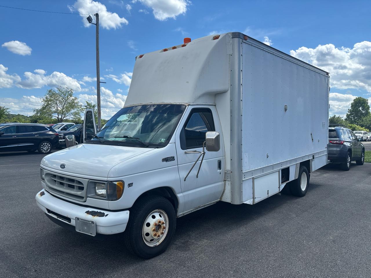 Ford Econoline Commercial Cutaway E-450 Super Duty 158" WB DRW 2002