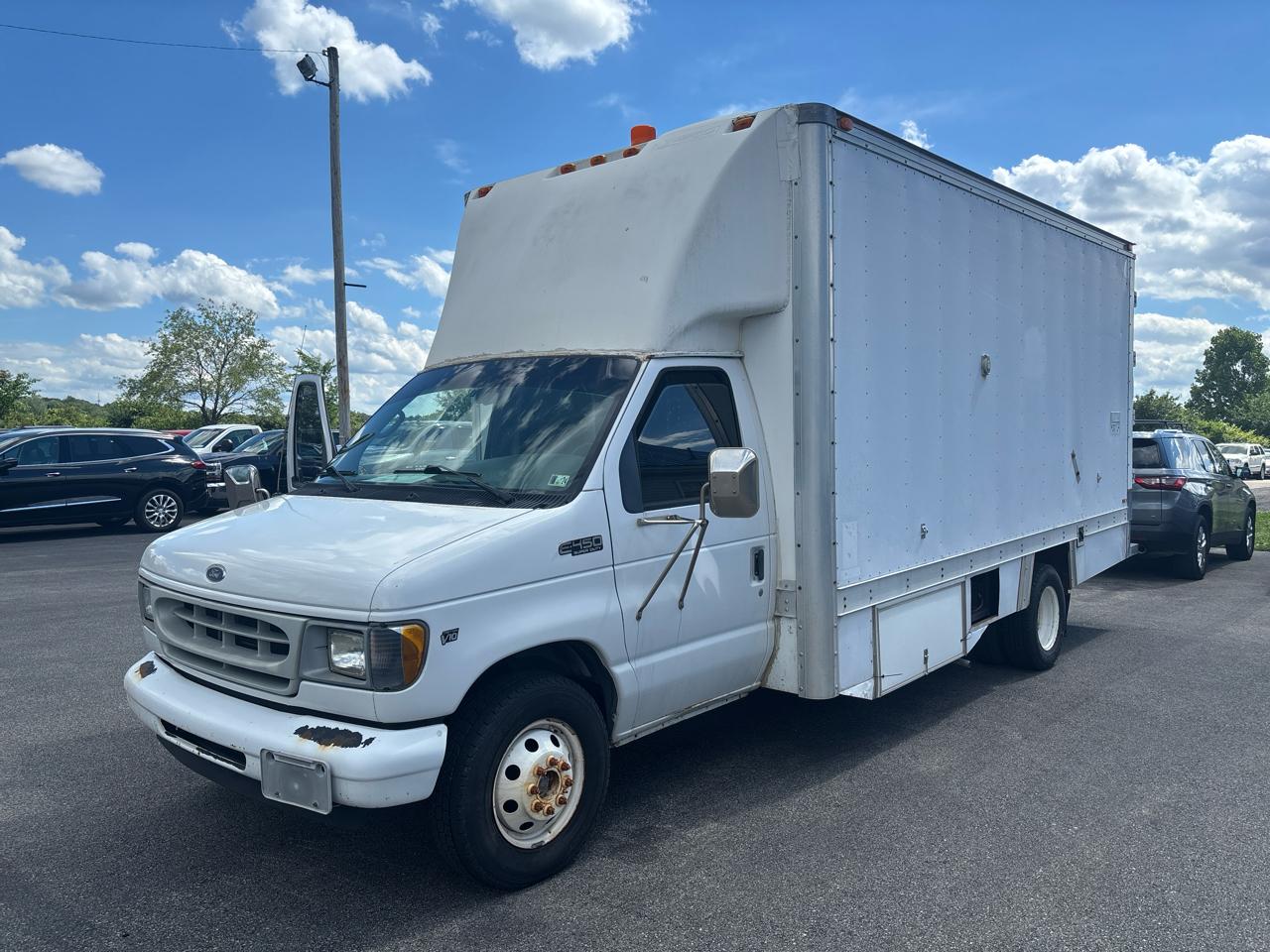 Ford Econoline Commercial Cutaway E-450 Super Duty 158" WB DRW 2002