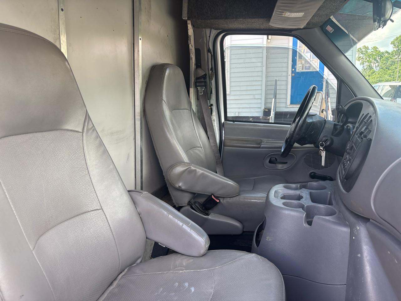 Ford Econoline Commercial Cutaway E-450 Super Duty 158" WB DRW 2002