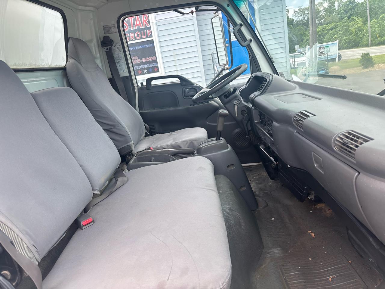 Isuzu W4S042 NPR HD GAS REG 109" WB 14500 GVWR 2004