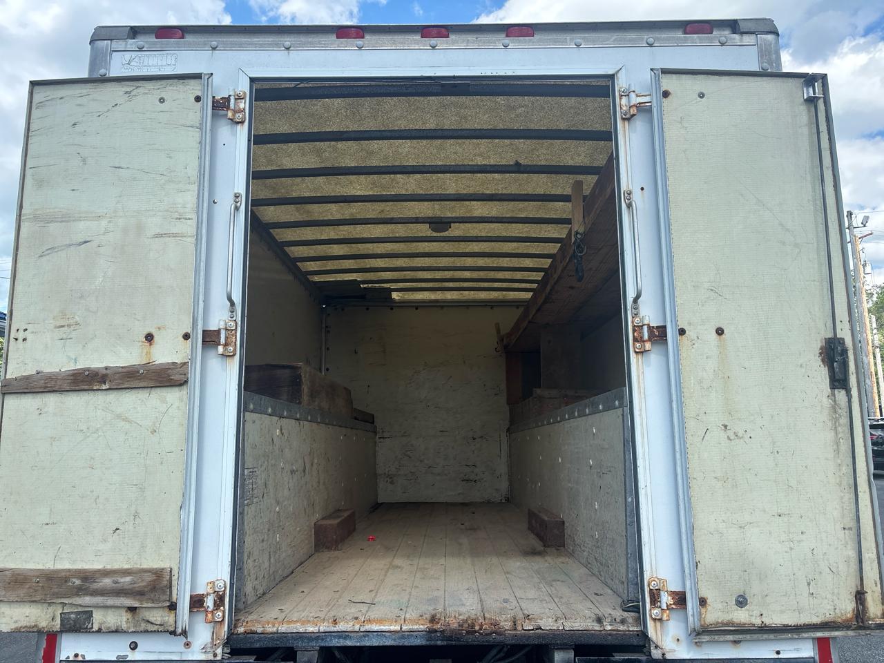Isuzu W4S042 NPR HD GAS REG 109" WB 14500 GVWR 2004