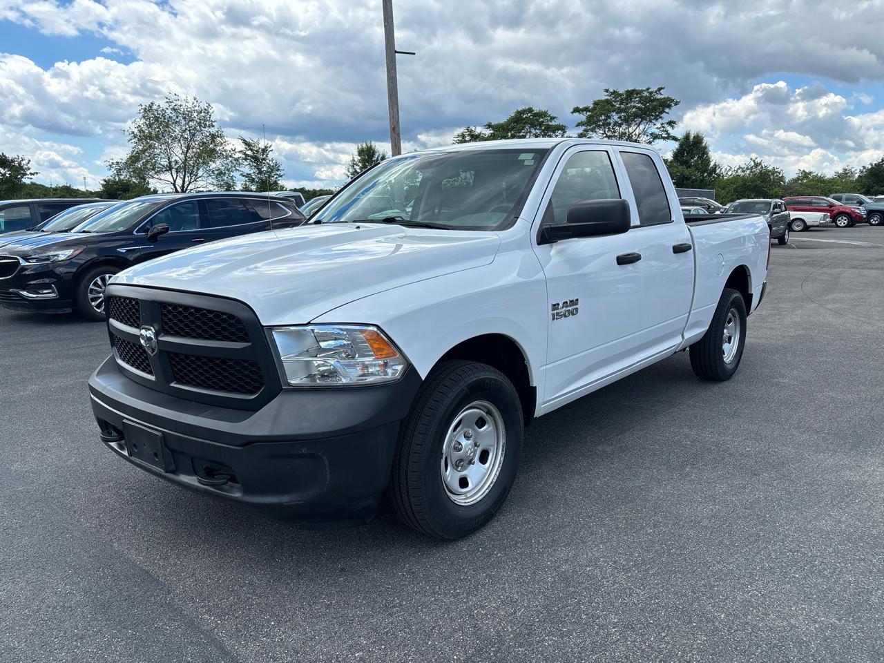 RAM 1500 4WD Quad Cab 140.5" Tradesman 2016