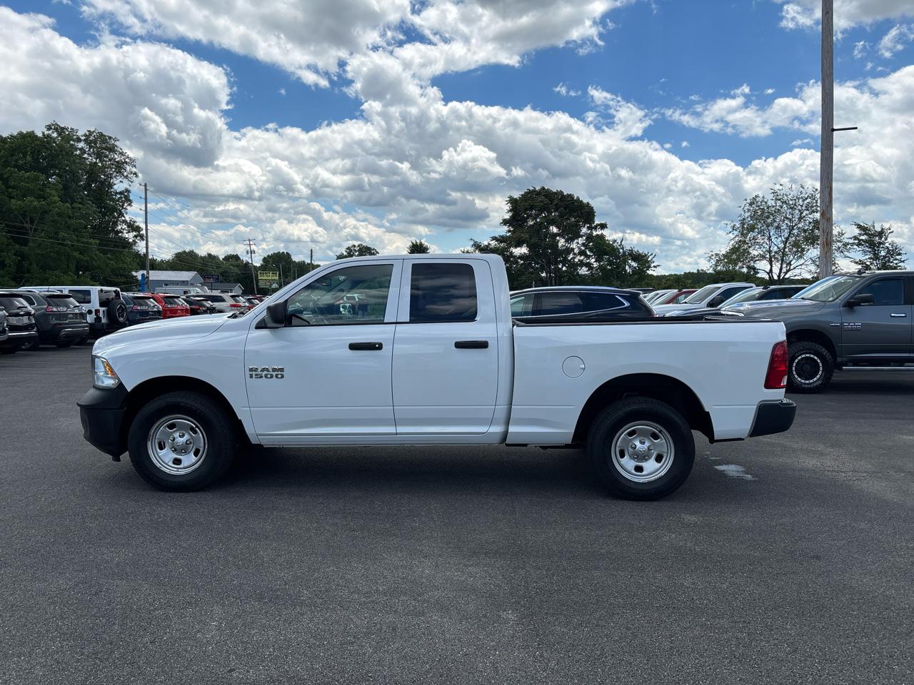 RAM 1500 4WD Quad Cab 140.5" Tradesman 2016
