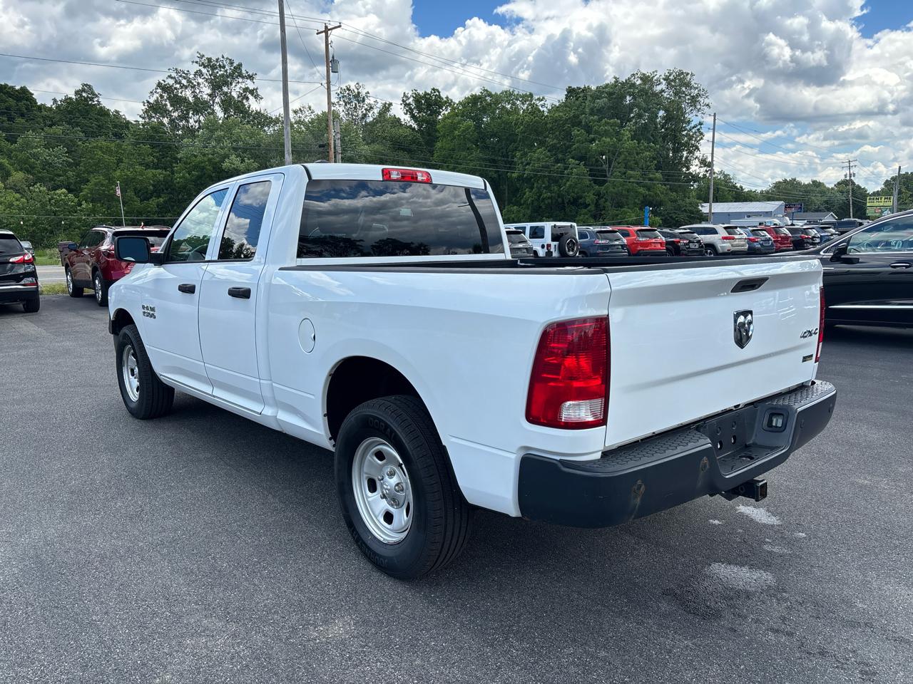 RAM 1500 4WD Quad Cab 140.5" Tradesman 2016