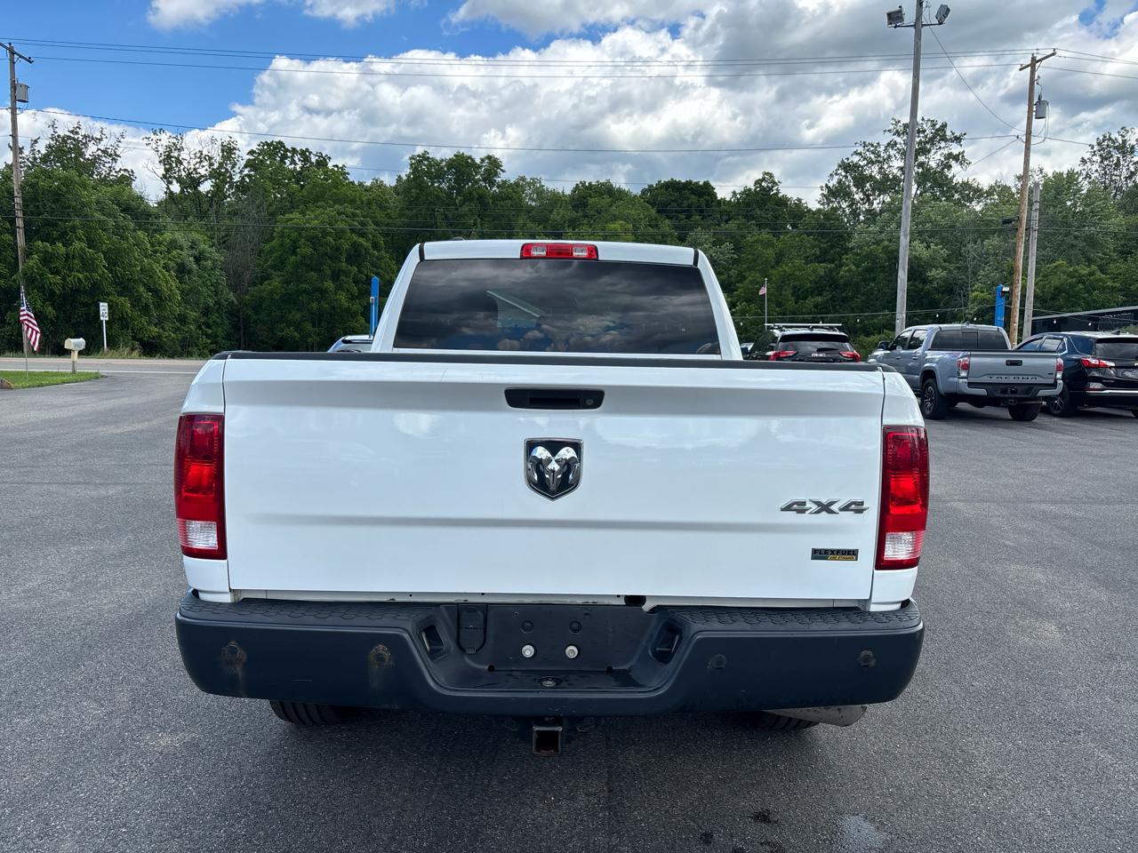 RAM 1500 4WD Quad Cab 140.5" Tradesman 2016