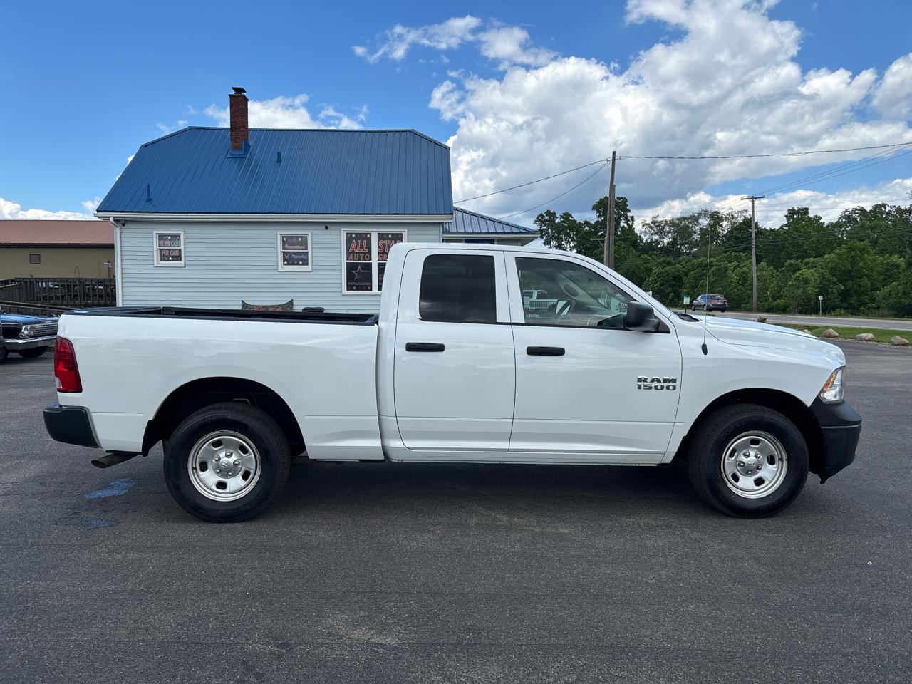 RAM 1500 4WD Quad Cab 140.5" Tradesman 2016