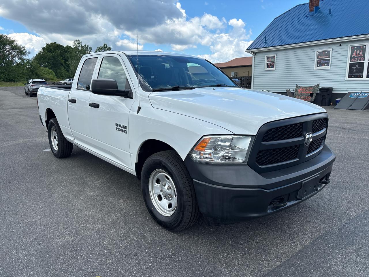 RAM 1500 4WD Quad Cab 140.5" Tradesman 2016