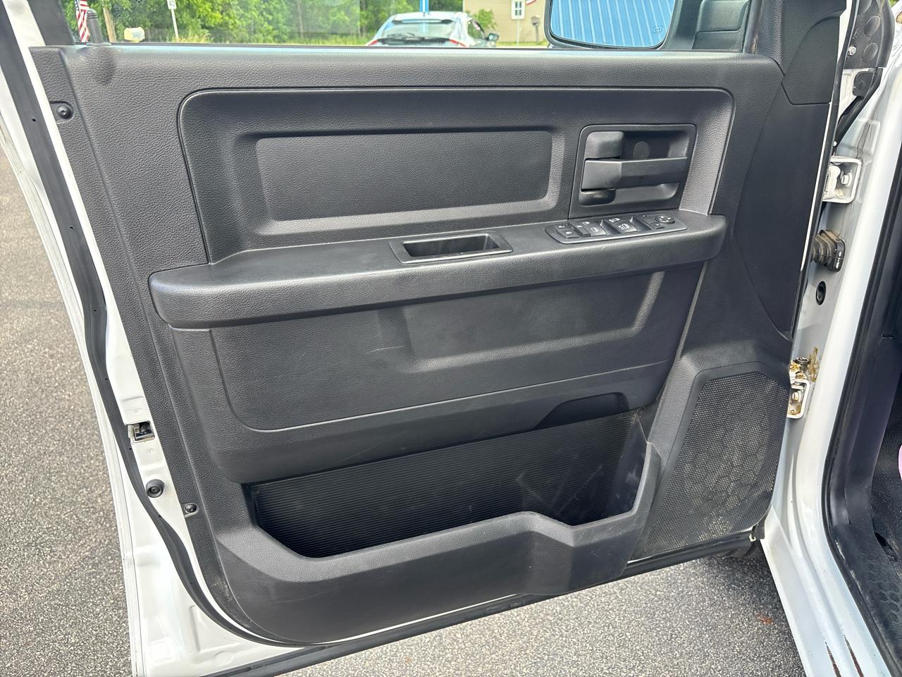 RAM 1500 4WD Quad Cab 140.5" Tradesman 2016