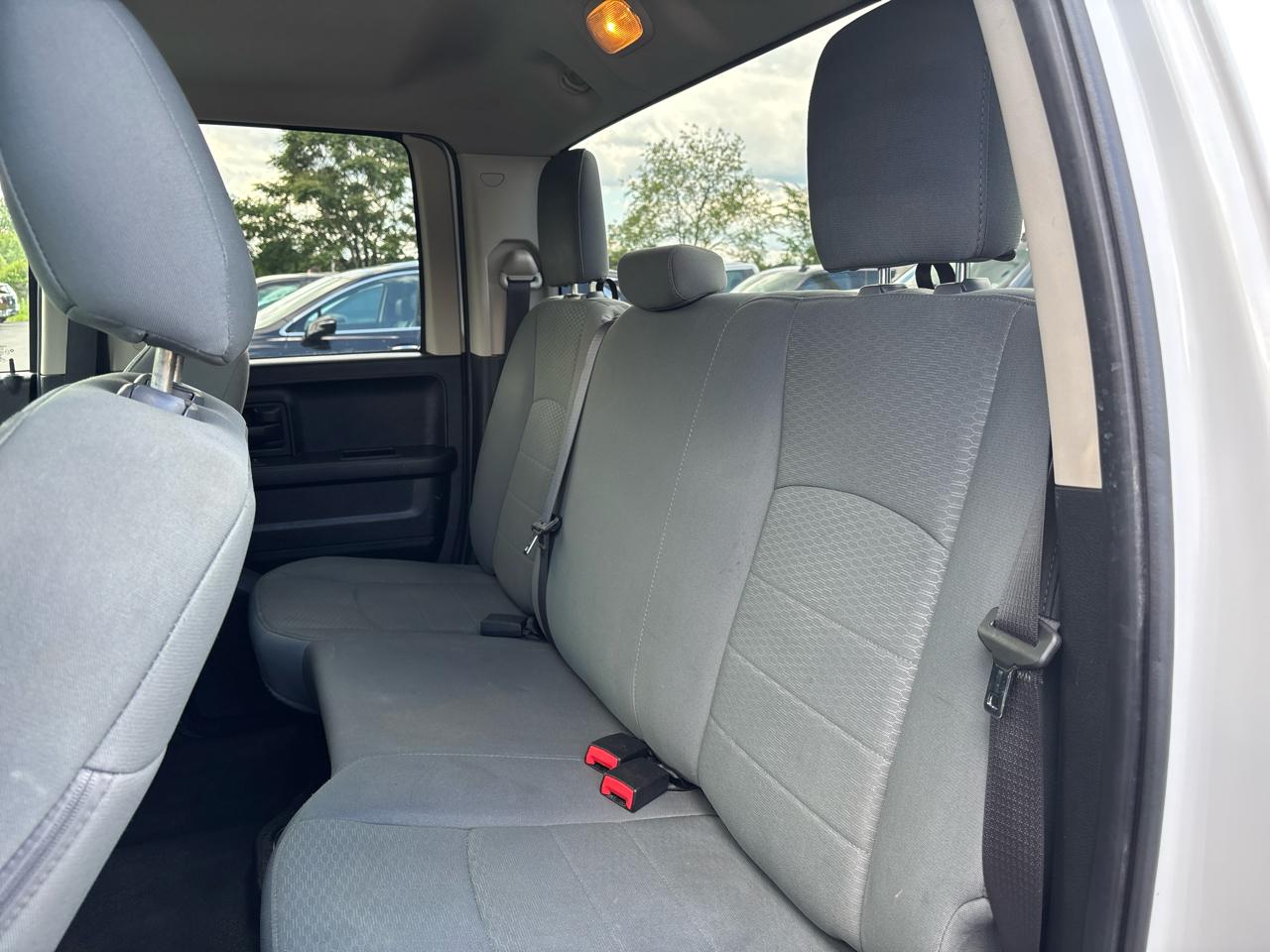 RAM 1500 4WD Quad Cab 140.5" Tradesman 2016