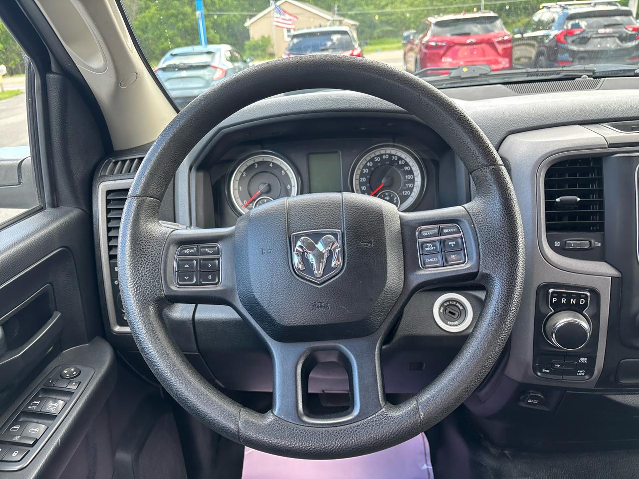 RAM 1500 4WD Quad Cab 140.5" Tradesman 2016