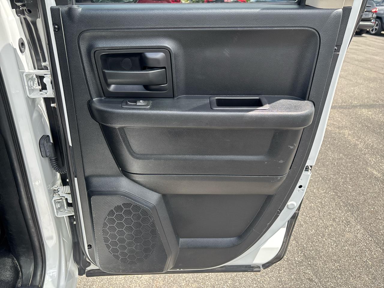 RAM 1500 4WD Quad Cab 140.5" Tradesman 2016