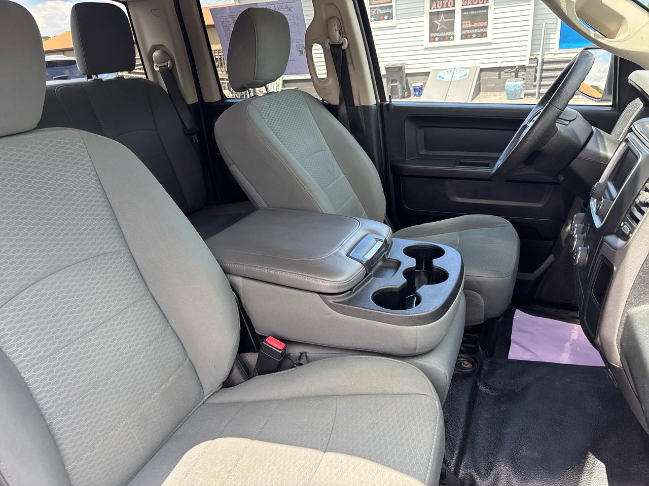 RAM 1500 4WD Quad Cab 140.5" Tradesman 2016