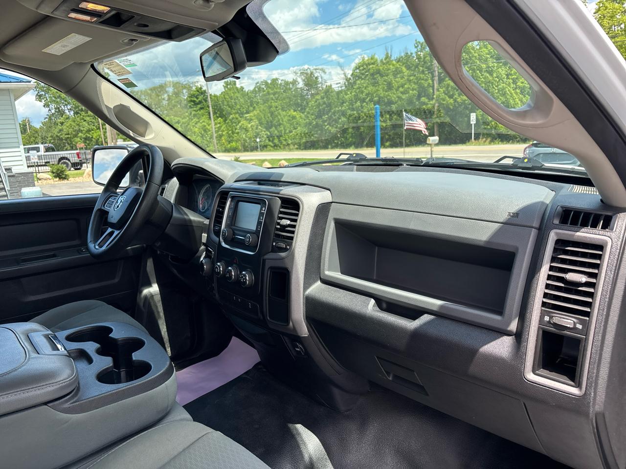 RAM 1500 4WD Quad Cab 140.5" Tradesman 2016