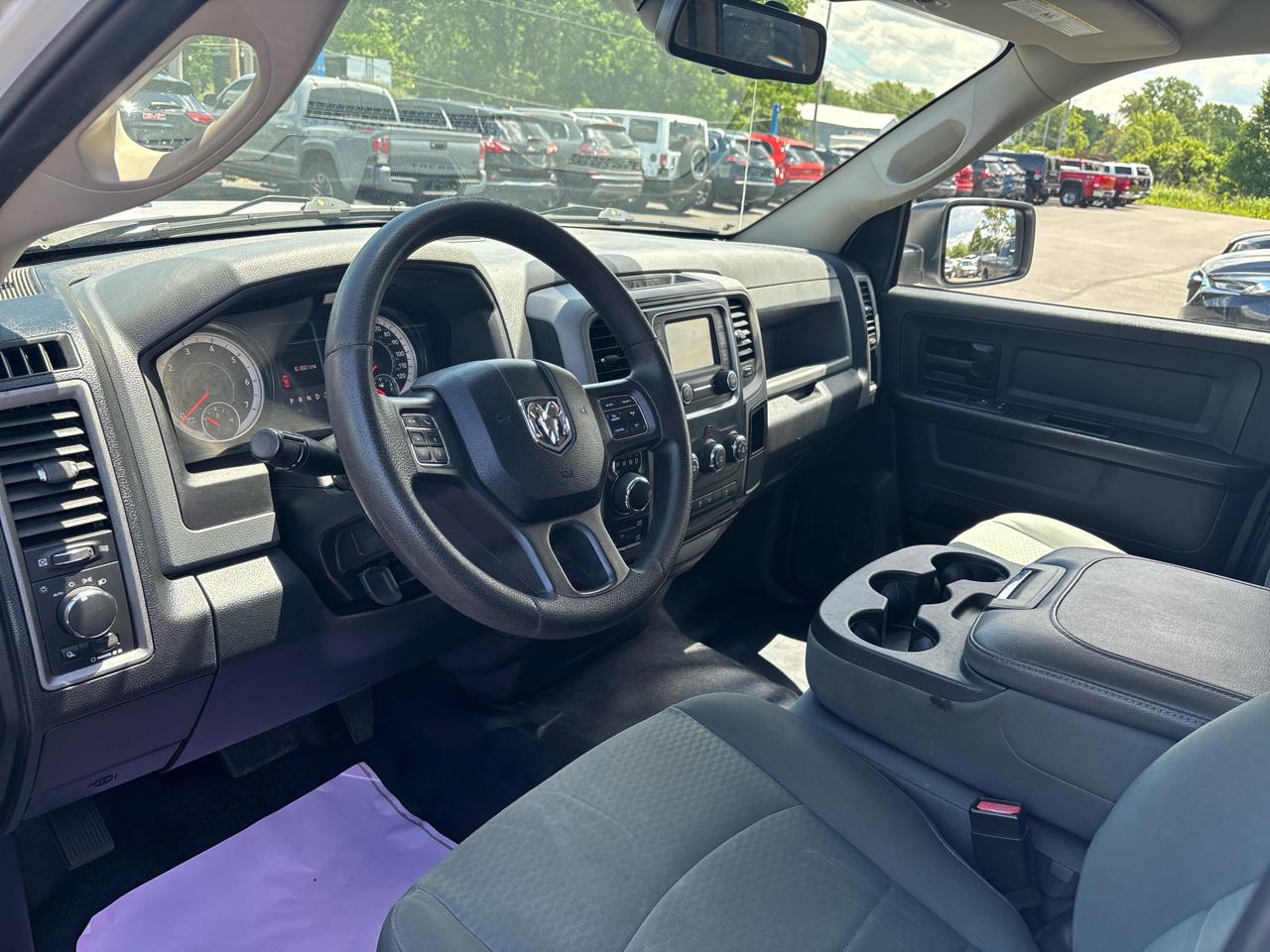 RAM 1500 4WD Quad Cab 140.5" Tradesman 2016
