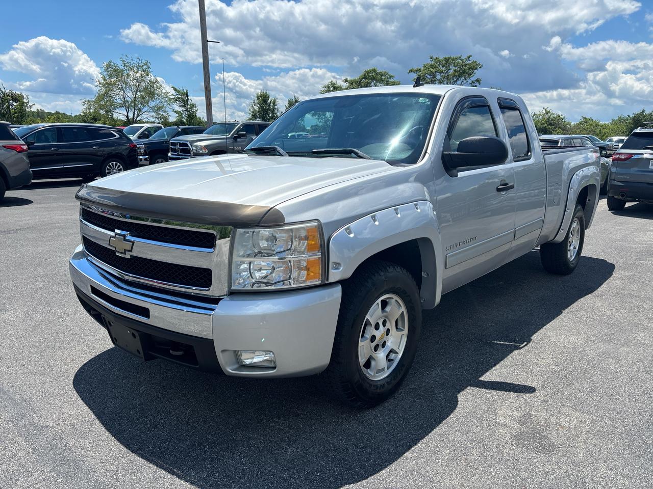 Chevrolet Silverado 1500 4WD Ext Cab 143.5" LT 2011