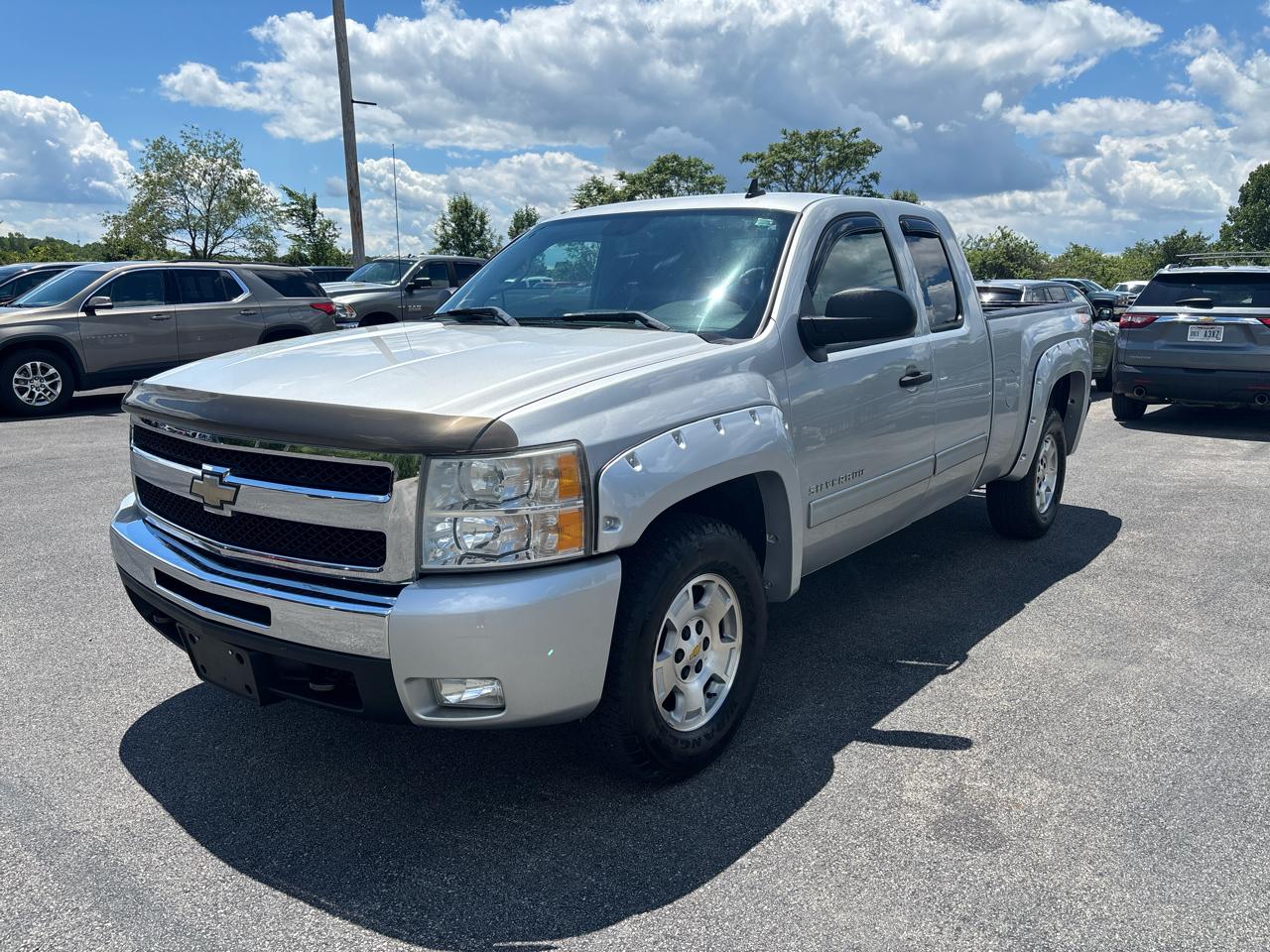 Chevrolet Silverado 1500 4WD Ext Cab 143.5" LT 2011