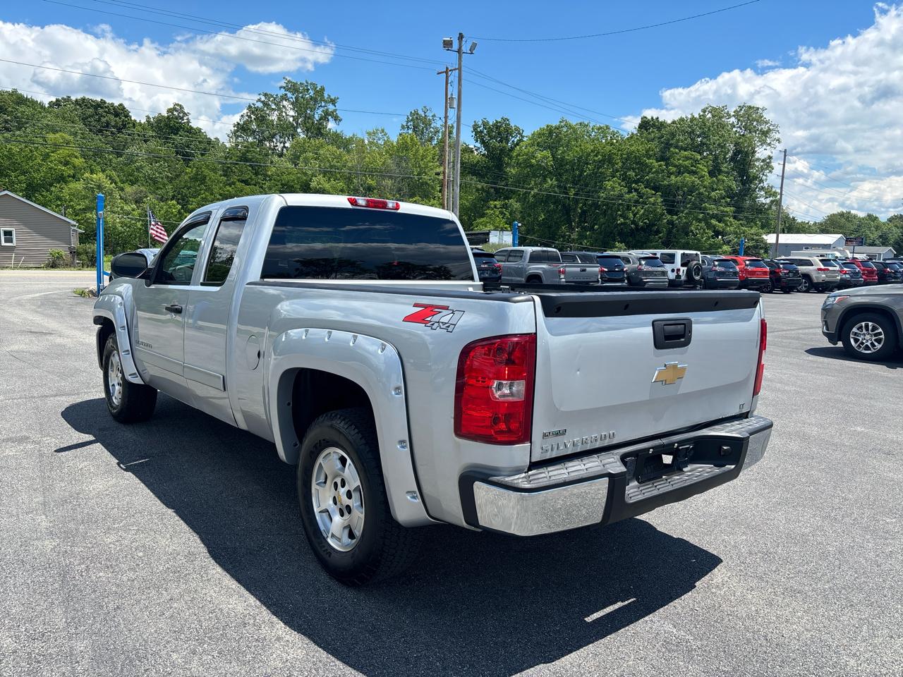 Chevrolet Silverado 1500 4WD Ext Cab 143.5" LT 2011