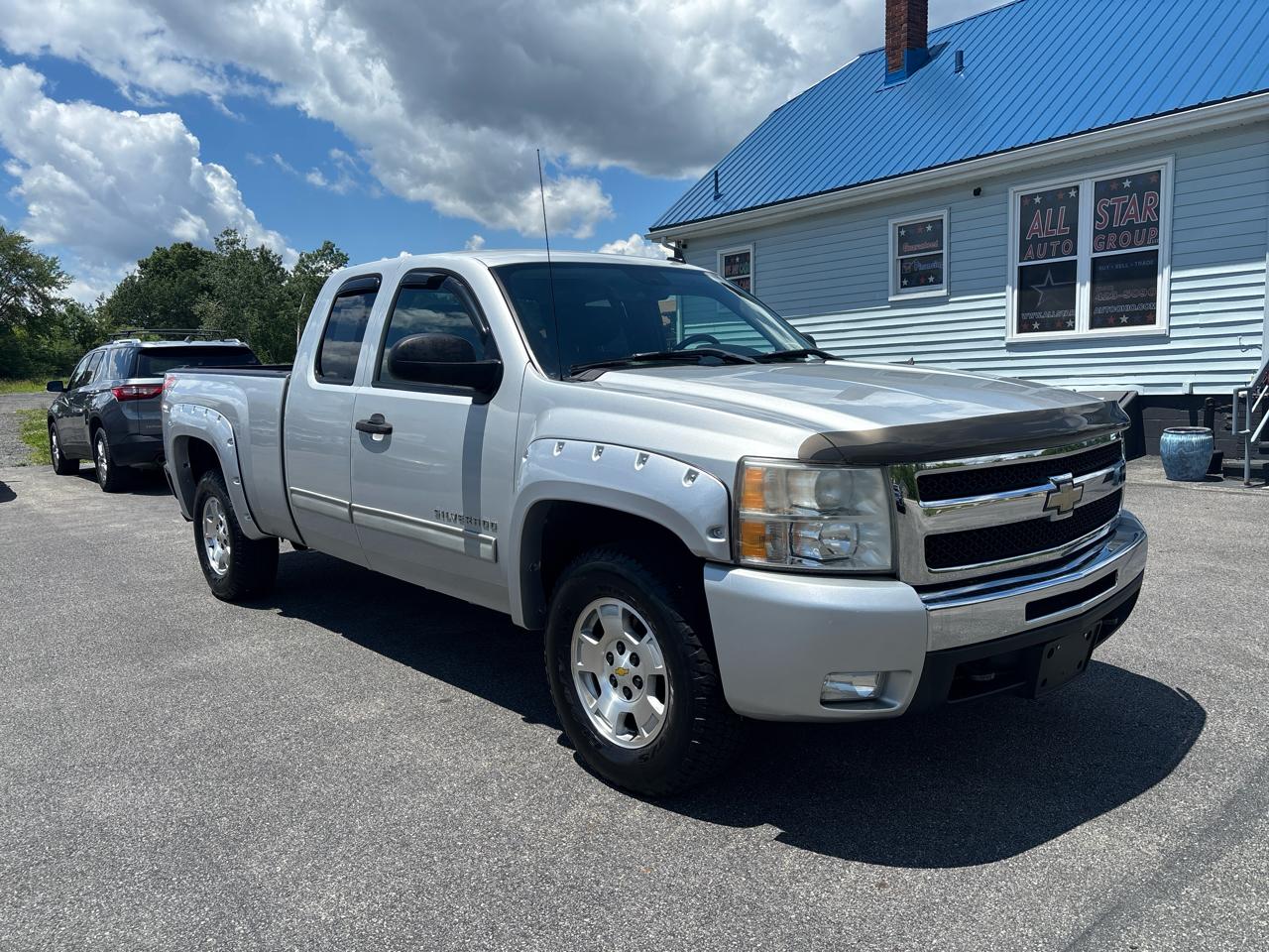Chevrolet Silverado 1500 4WD Ext Cab 143.5" LT 2011