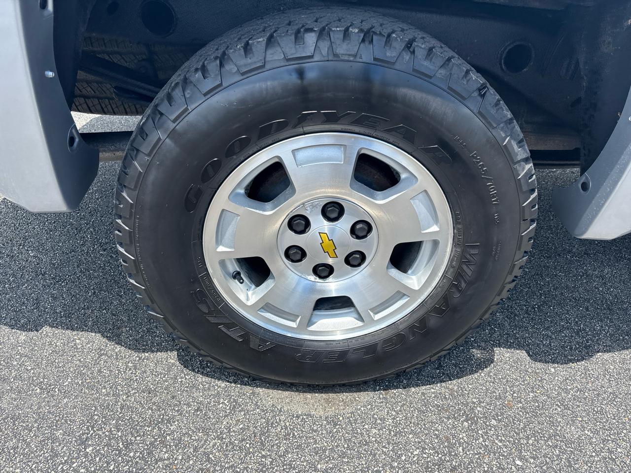 Chevrolet Silverado 1500 4WD Ext Cab 143.5" LT 2011