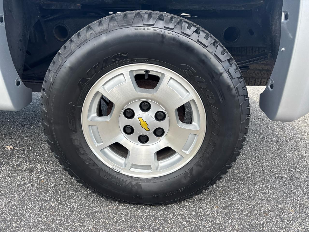 Chevrolet Silverado 1500 4WD Ext Cab 143.5" LT 2011