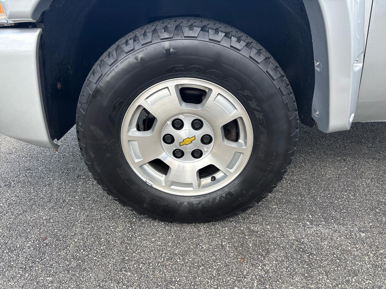 Chevrolet Silverado 1500 4WD Ext Cab 143.5" LT 2011