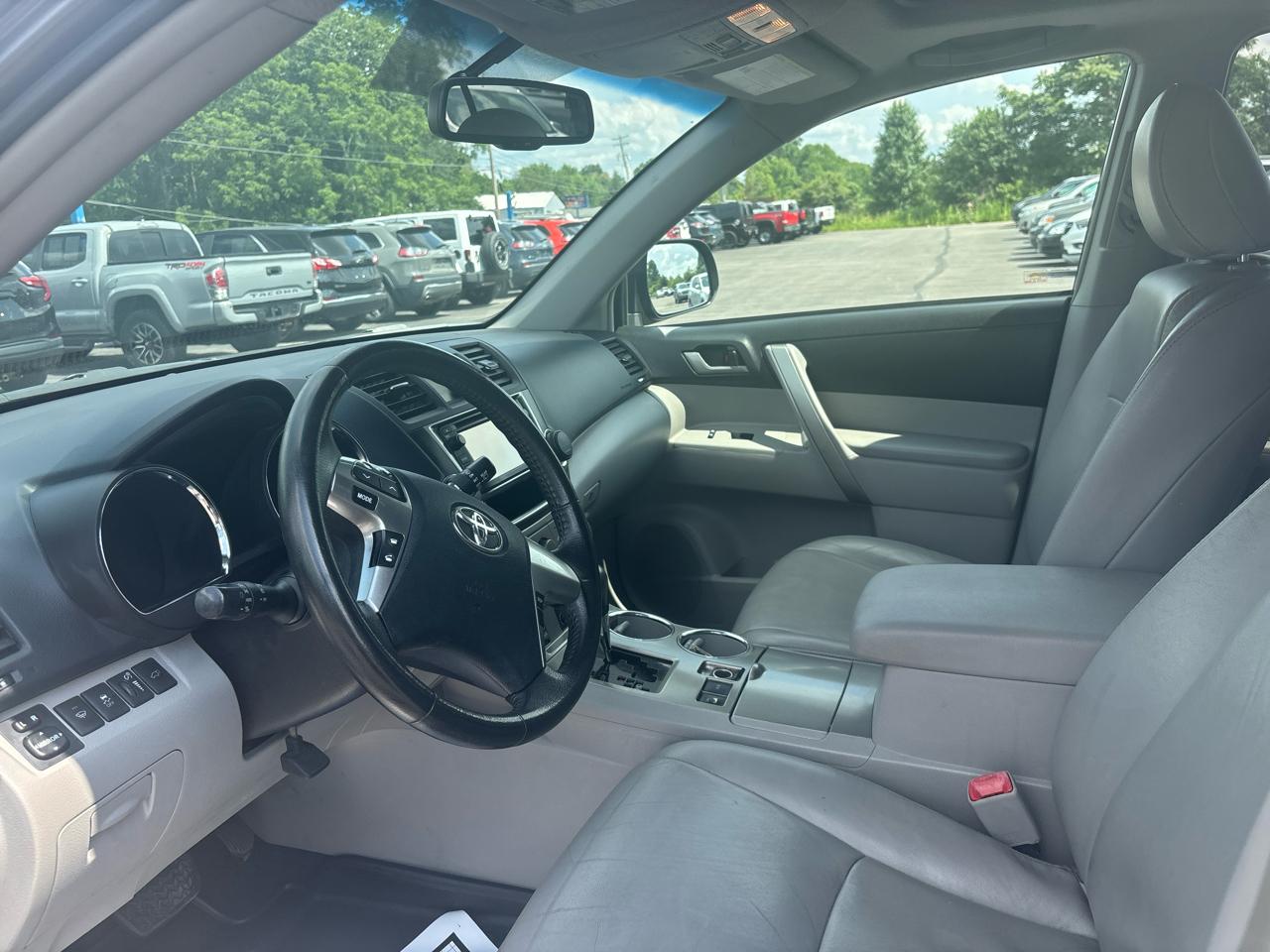 Toyota Highlander 4WD 4dr V6 (Natl) 2013