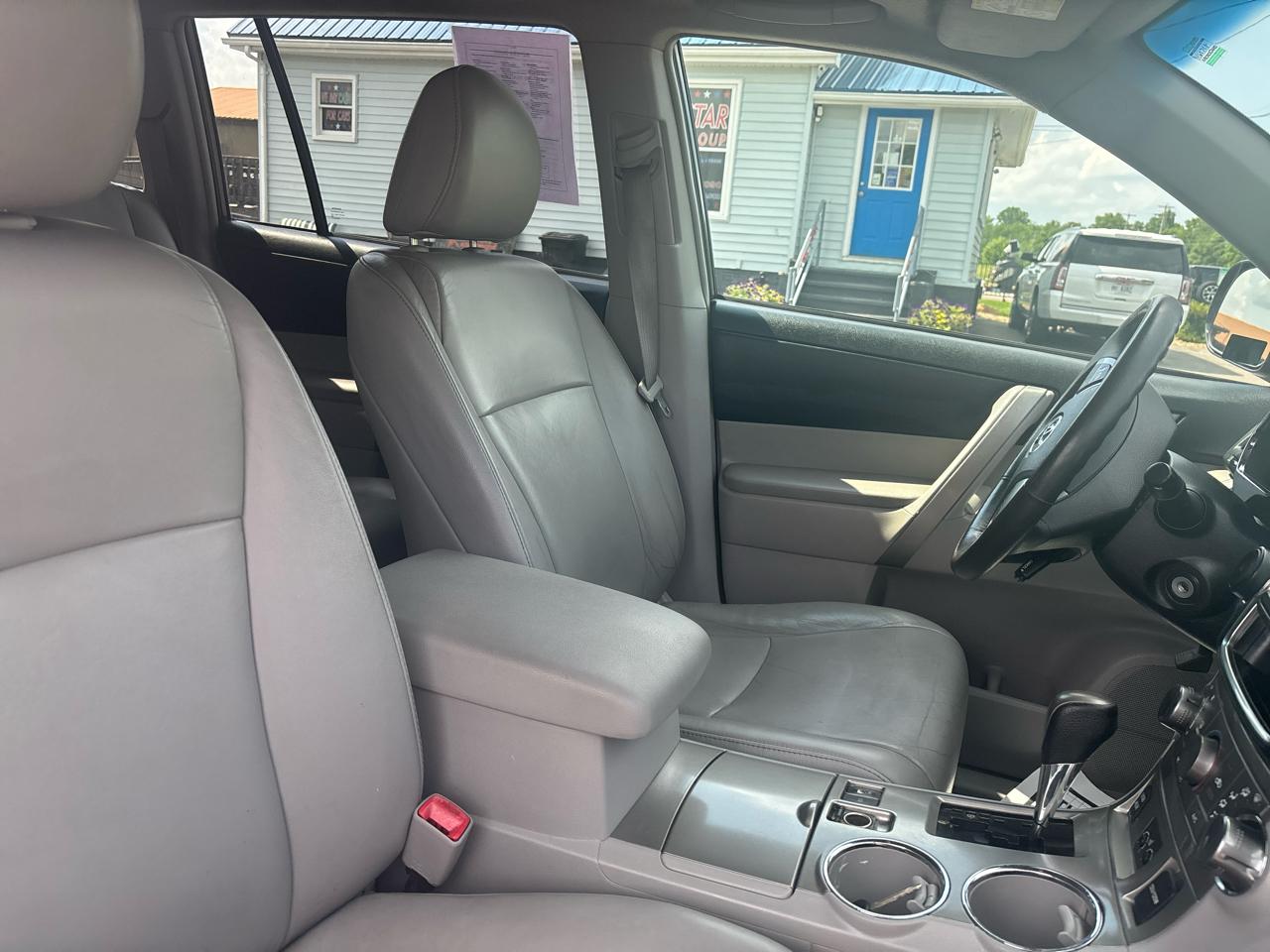 Toyota Highlander 4WD 4dr V6 (Natl) 2013