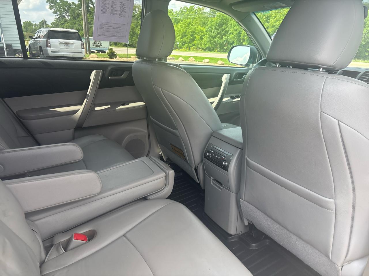 Toyota Highlander 4WD 4dr V6 (Natl) 2013